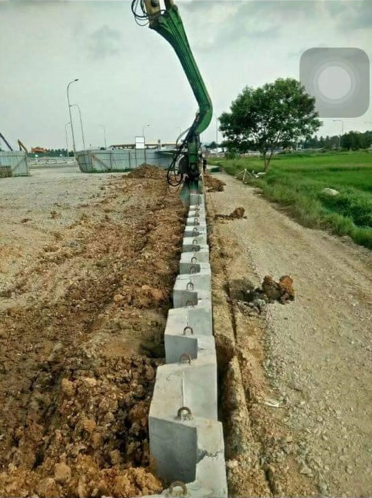 concrete sheet piling work for Enforcing Riverbank at Johor.
